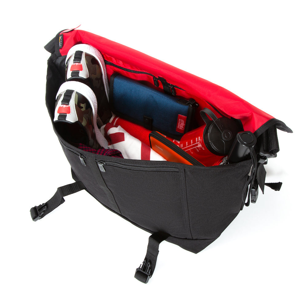 NY Minute Messenger Bag(LG) Black - Manhattan Portage