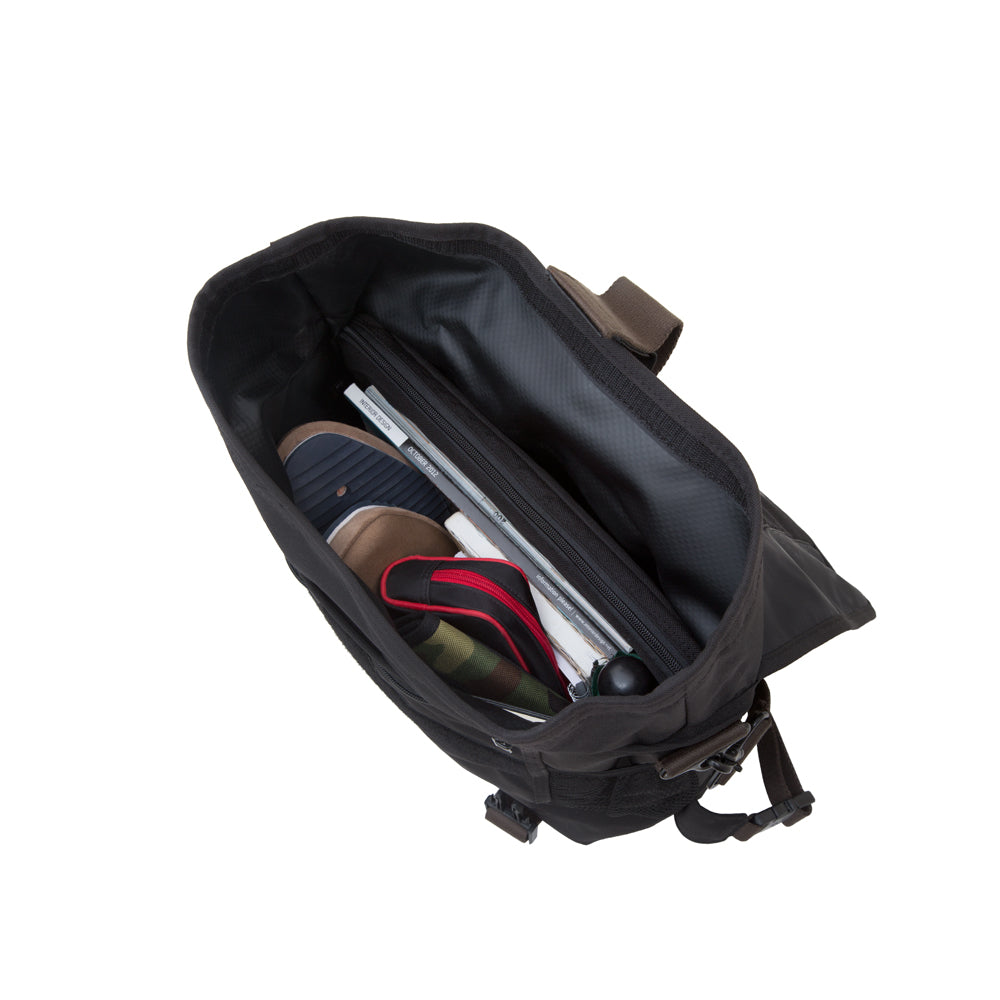 Lorimer Enamel Messenger Bag (M) Black - Manhattan Portage