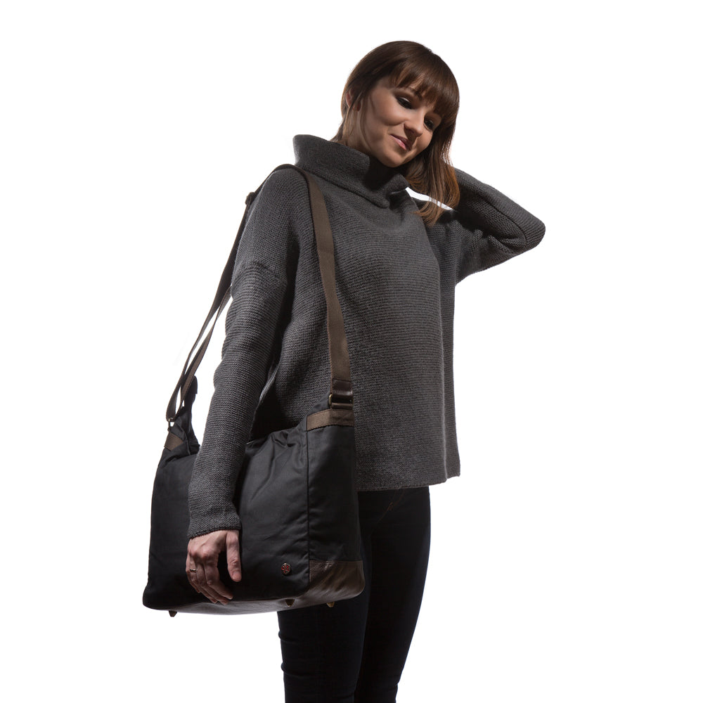 Riverside Waxed Shoulder Bag Black - Manhattan Portage